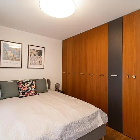 Apartman Stylish & Comfortable 1-bedroom In Old Town By Urban Rent *