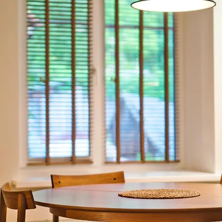 Stylish & Comfortable 1-bedroom In Old Town By Urban Rent Apartman