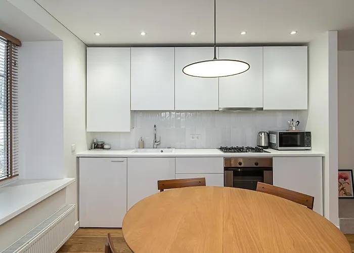 Stylish & Comfortable 1-bedroom In Old Town By Urban Rent