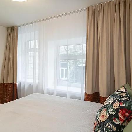 Stylish & Comfortable 1-bedroom In Old Town By Urban Rent