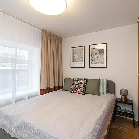 Apartment Stylish & Comfortable 1-bedroom In Old Town By Urban Rent *